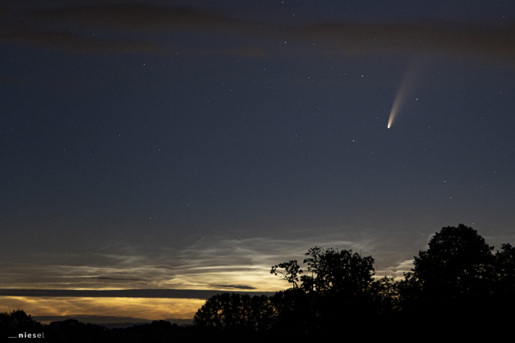 comet neowise and noctilucent clouds Germany 2020